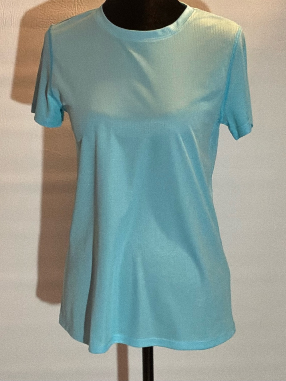 🌙✨Under Armour Women’s Short Sleeve Crew Tee - Light Aqua